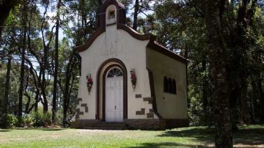 Capelinha Vila Pinheiros / Capela Nossa Senhora do Rosário de Ana Rech